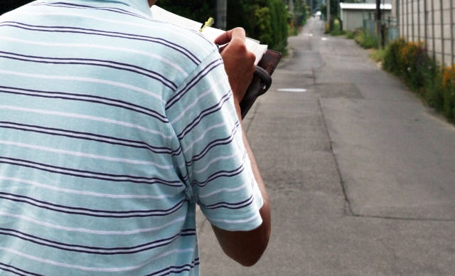 友人と自分で尾行して浮気調査した体験談